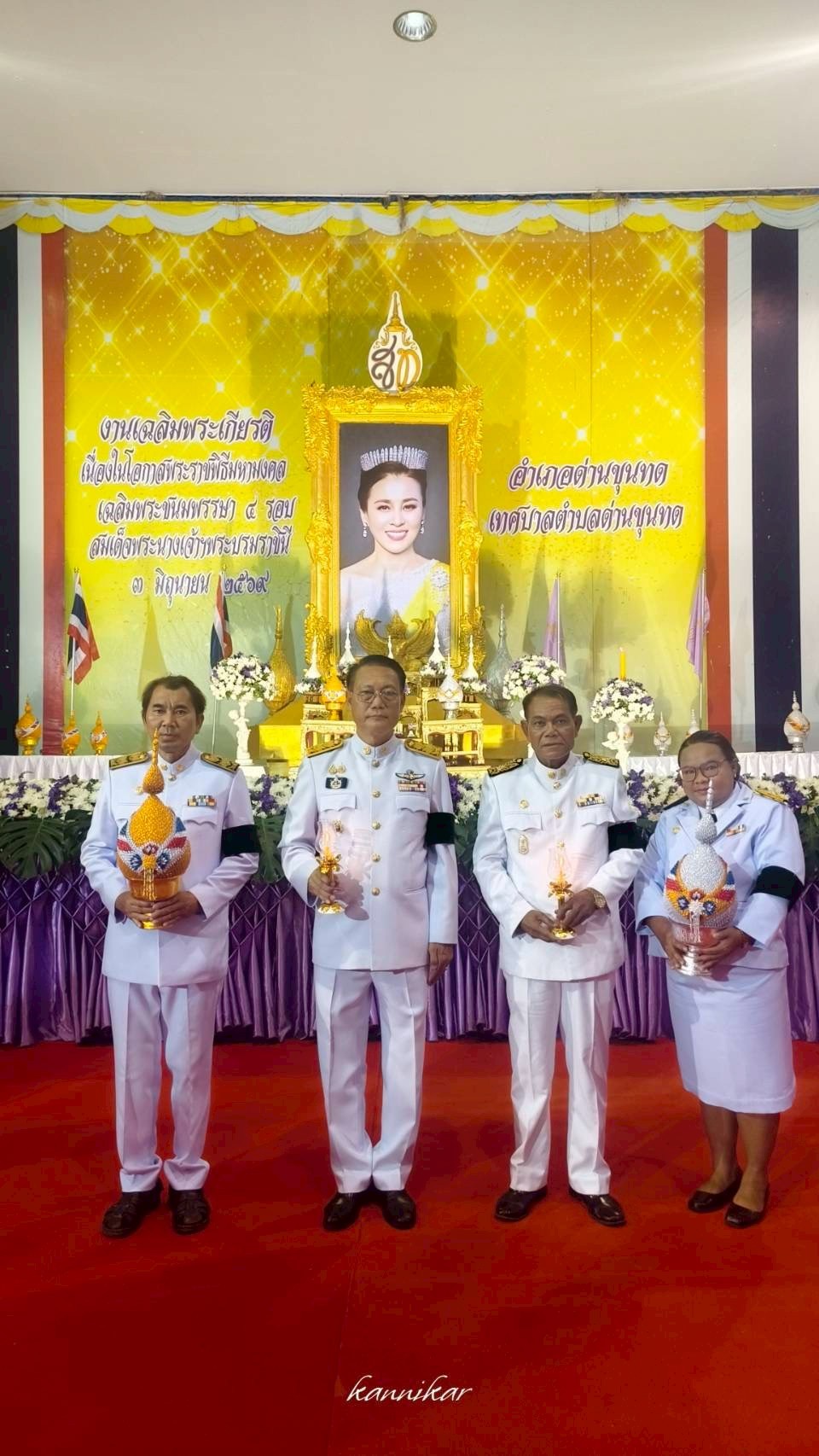 ร่วมพิธีถวายเครื่องราชสักการะ วางพานพุ่ม